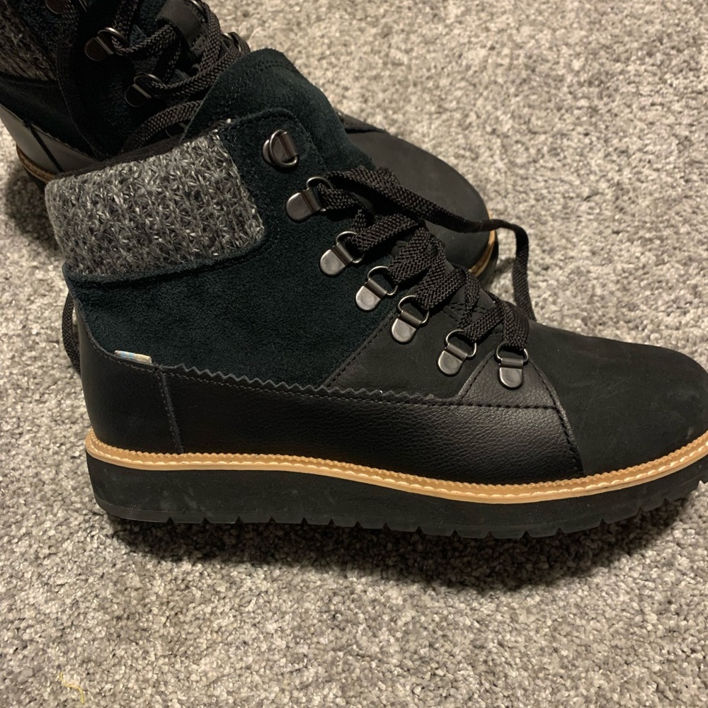 Tom’s boots